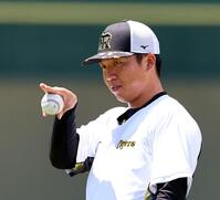 　キャッチボールする村上（撮影・山口登）