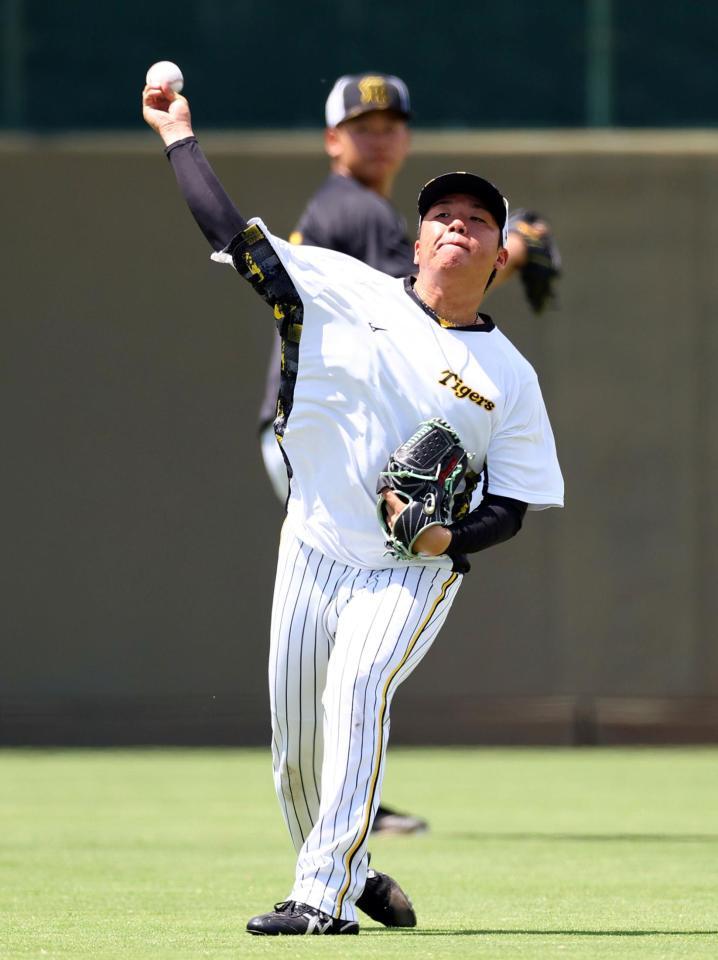 　キャッチボールする村上（撮影・山口登）