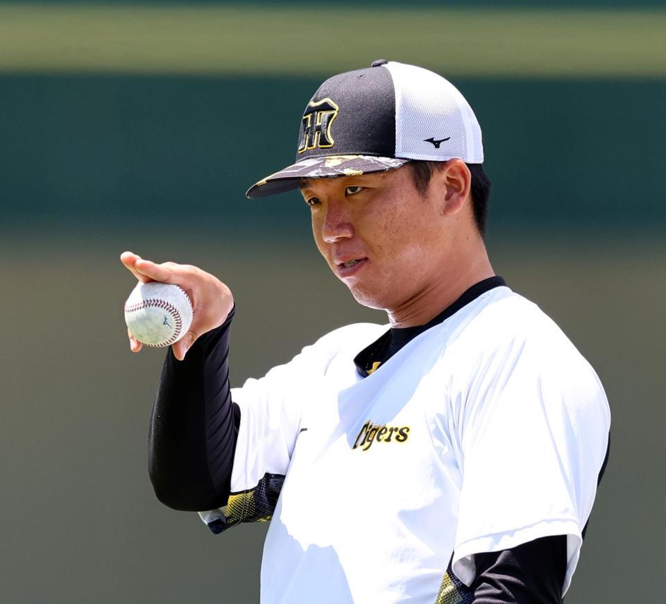 　キャッチボールする村上（撮影・山口登）