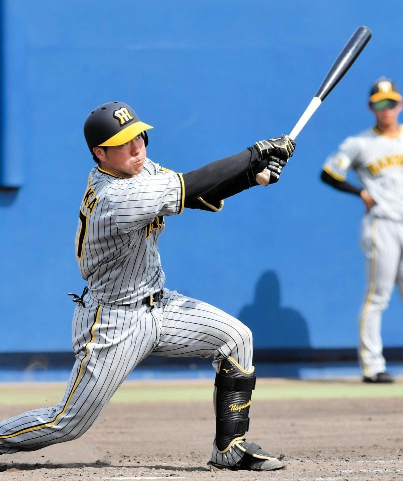 　５回、ライトへの適時打を放った長坂（撮影・今井雅貴）