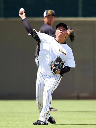 　キャッチボールする村上（撮影・山口登）