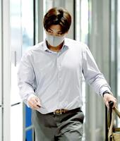 　帰阪のため、ホームへ向かう（撮影・田中太一）