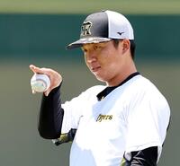 　登板へ向け調整する村上（撮影・山口登）