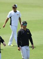 　１軍に合流した森下（左は木浪）＝撮影　山口登