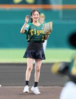 NMB48 川上千尋　始球式カード　50枚限定 川上千尋 50枚限定 始球式カード - メルカリ