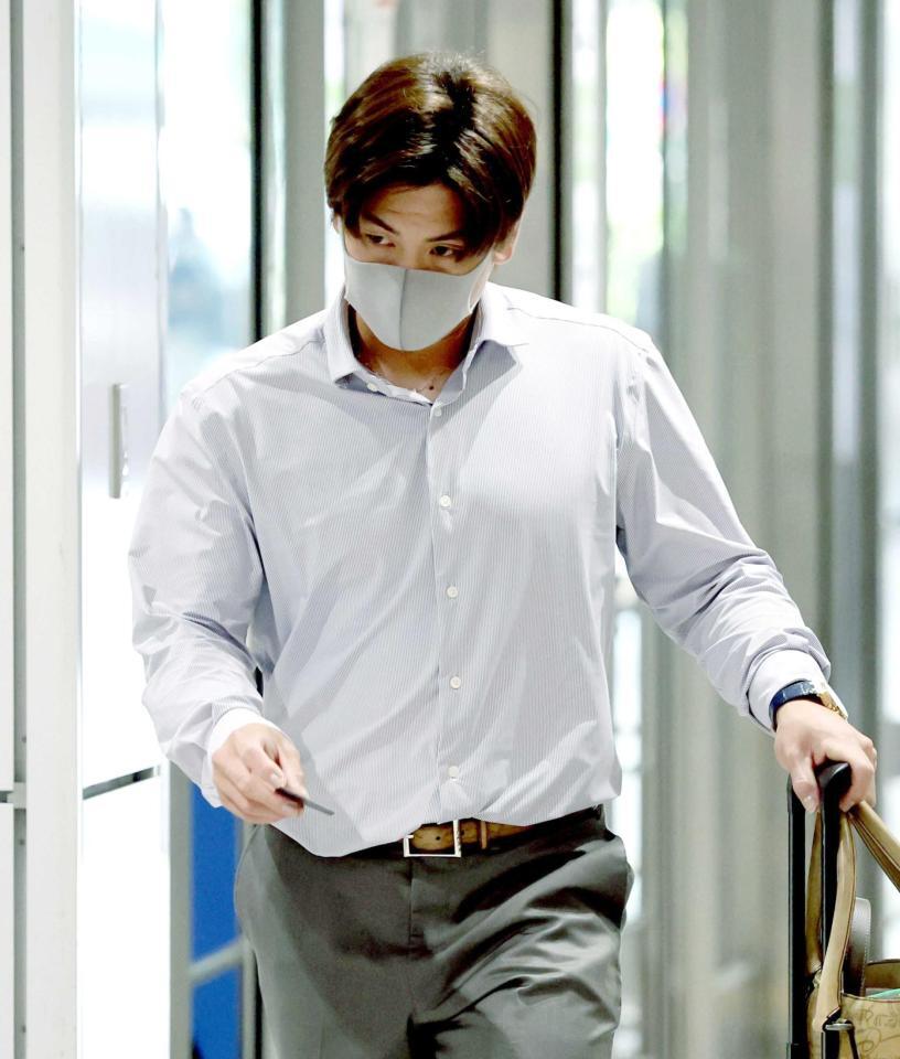 　帰阪のため、ホームへ向かう（撮影・田中太一）