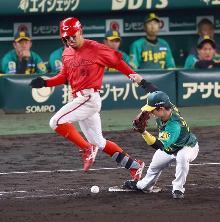 　１１回、矢野の送りバントを、富田は一塁へ悪送球し中野は捕球できず