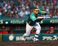 　３回、送りバントを失敗する西勇（撮影・山口登）