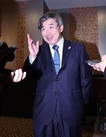 　笑顔で取材に応じる阪神・杉山オーナー（撮影・金田祐二）