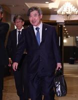 　笑顔で会場を後にする阪神・杉山オーナー（撮影・金田祐二）