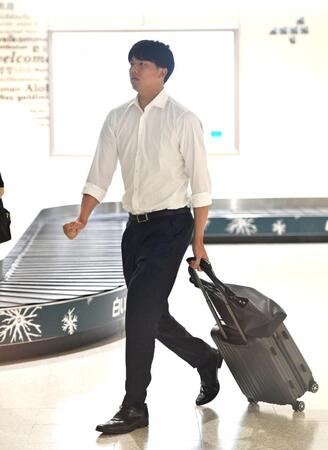 　北海道に到着した才木（撮影・立川洋一郎）