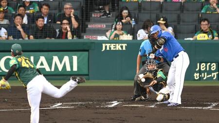 　１回、村上は中田を三振に打ち取る（撮影・飯室逸平）