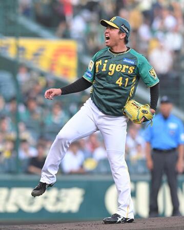 阪神　村上が初回大ピンチを切り抜ける→佐藤輝＆大山の連続タイムリーで先制　近本神走塁に甲子園は大歓声