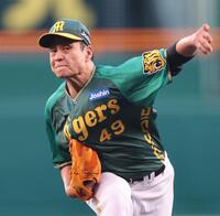 　先発し投げ込む大竹（撮影・田中太一）