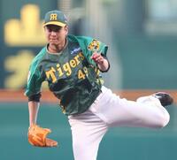 　先発し投げ込む大竹（撮影・田中太一）