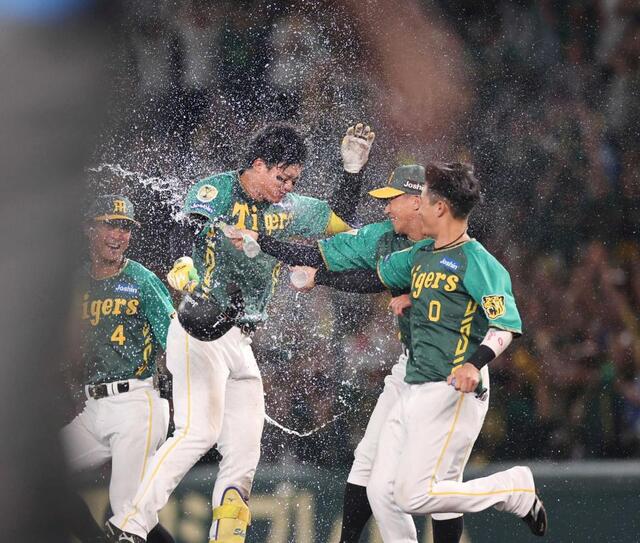 阪神・森下 劇的サヨナラ打 ウル虎ヒーローや！3夜連続お立ち台