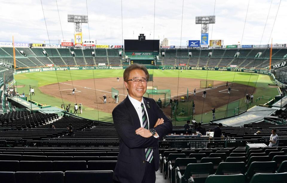 　甲子園１００周年を迎え、さらなる発展に力を出していく阪神・粟井一夫社長＝甲子園（撮影・中田匡峻）