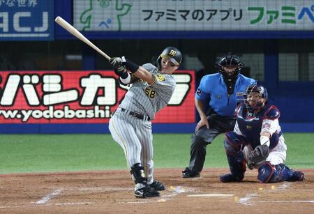 　４回、右前打を放つ前川（撮影・金田祐二）