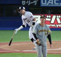 　１回、村上に先制２ランを浴びる及川（撮影・金田祐二）