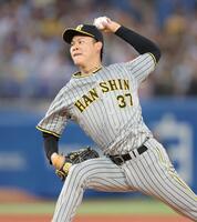 　ヤクルト戦に先発し力投する及川（撮影・西岡正）