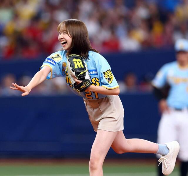 NMB48の平山真衣が阪神戦で始球式に登場 推しの選手は前川