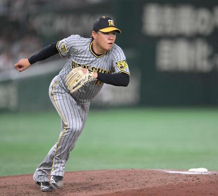 　５回、岸田の打球を追う西勇（撮影・伊藤笙子）