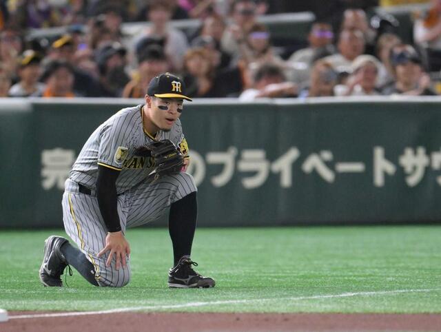 阪神 43年ぶりG戦「スミ1」負け 佐藤輝また悪送球で痛恨決勝点「次