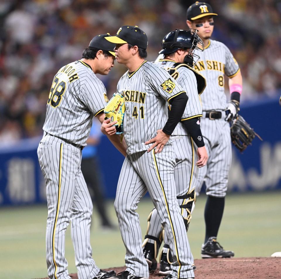 　５回途中で降板する村上（撮影・飯室逸平）