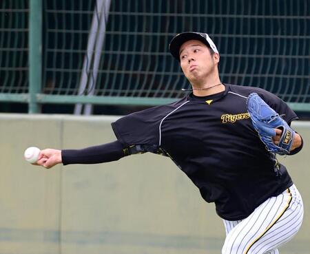 　キャッチボールする青柳（撮影・山口登）