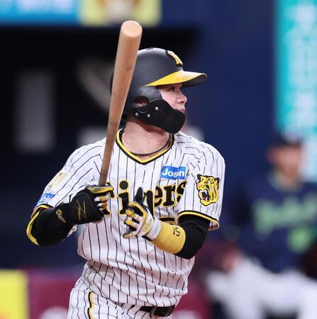 　２回、適時打を放つ中野（撮影・立川洋一郎）