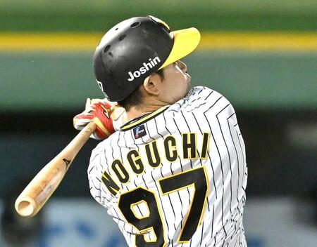 　４回、左前打を放つ野口（撮影・北村雅宏）