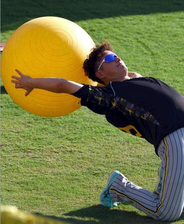 　登板に向け調整する大竹（撮影・山口登）