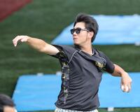 　登板に向け、調整する伊藤将（撮影・西岡正）