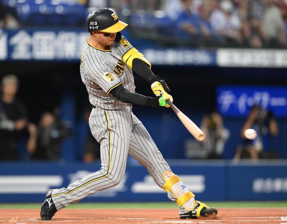 　１回、森下が先制の中前適時打を放つ（撮影・堀内翔）