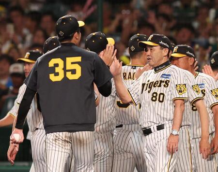 阪神・岡田監督「きょうの勝ちはすごく大きい」甲子園帰還の初戦で逆転勝ち「劣勢の中で逆転勝ちできたのは」