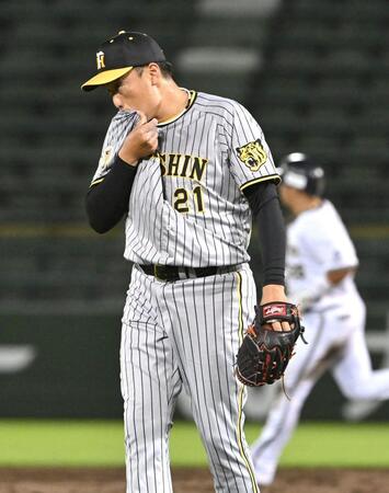 　５回、香月に同点ソロを浴びた秋山（撮影・北村雅宏）