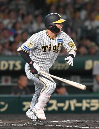 　６回、適時打を放つ木浪（撮影・石井剣太郎）
