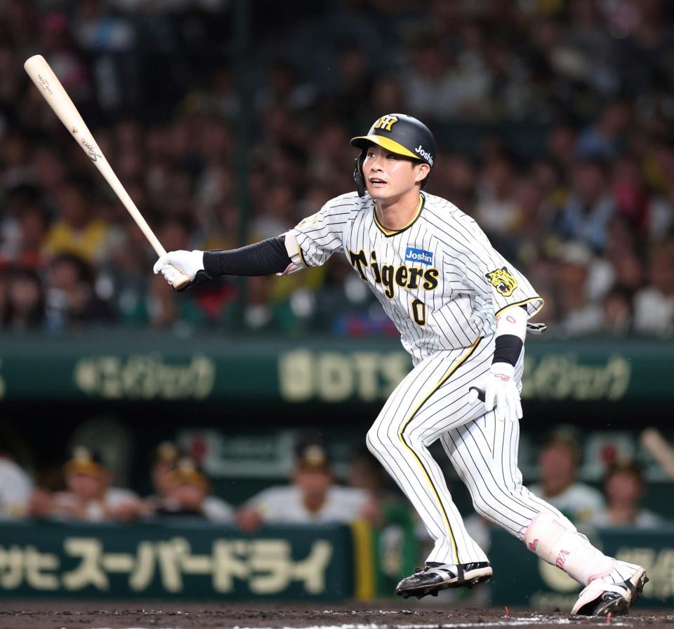 　３回、左前打を放つ木浪（撮影・中田匡峻）