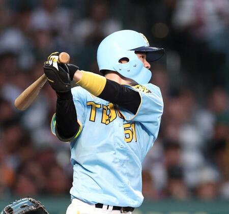 　１回、中前打を放つ中野（撮影・中田匡峻）