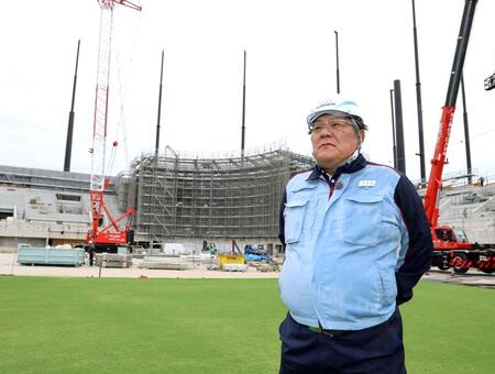 　新球場建設工事を説明する熊谷組・遠藤孝治工事所長