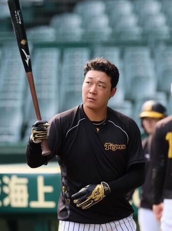 　打撃練習に臨む大山（撮影・立川洋一郎）