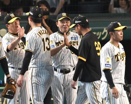 勝利の阪神・岡田監督　上位２チームの結果に興味津々　巨人同点の一報に「ええ？９回に？」一問一答