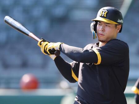 　打撃練習をする佐藤輝（撮影・田中太一）