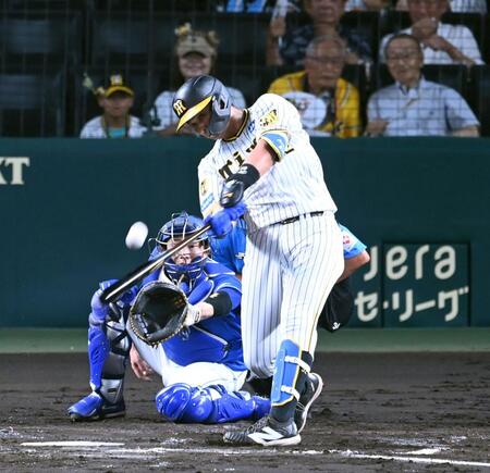 阪神　初回に６連打で６点奪って大逆転　佐藤輝は失策取り返す勝ち越し打　井上は甲子園初アーチ