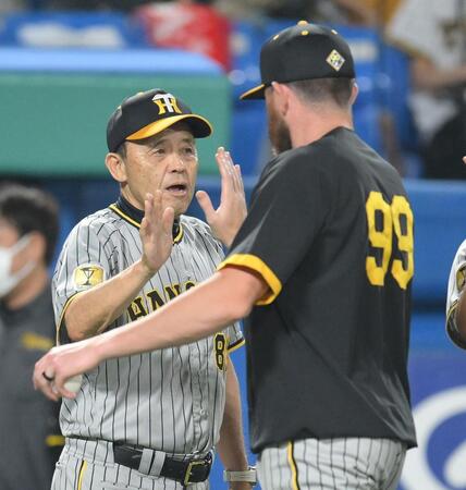 阪神・岡田監督「投げたかったんやろ。あの点差やから（笑）」打球直撃も志願続投のビーズリーを評価　五回で“強制降板”明かす