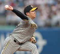 　先発し、投げ込む西勇（撮影・田中太一）