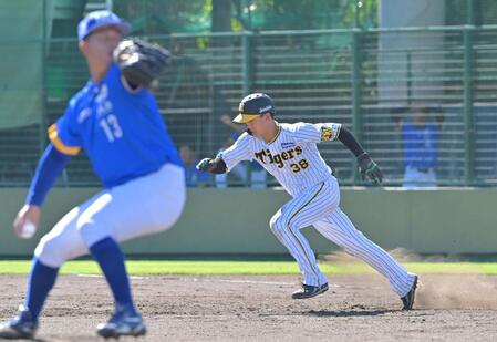 　５回、代走で出場し、スタートを切る一走・小幡（撮影・北村雅宏）