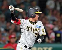 　２回、内野安打を放つ高橋（撮影・立川洋一郎）