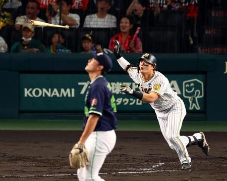 　２回、右越えに勝ち越しソロを放つ前川（撮影・山口登）