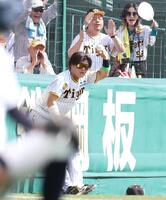 　１回、増田の打球を好捕した左翼手・前川（撮影・中田匡峻）